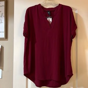 Women’s L-XL Burgundy Rolled Sleeve Top NWT